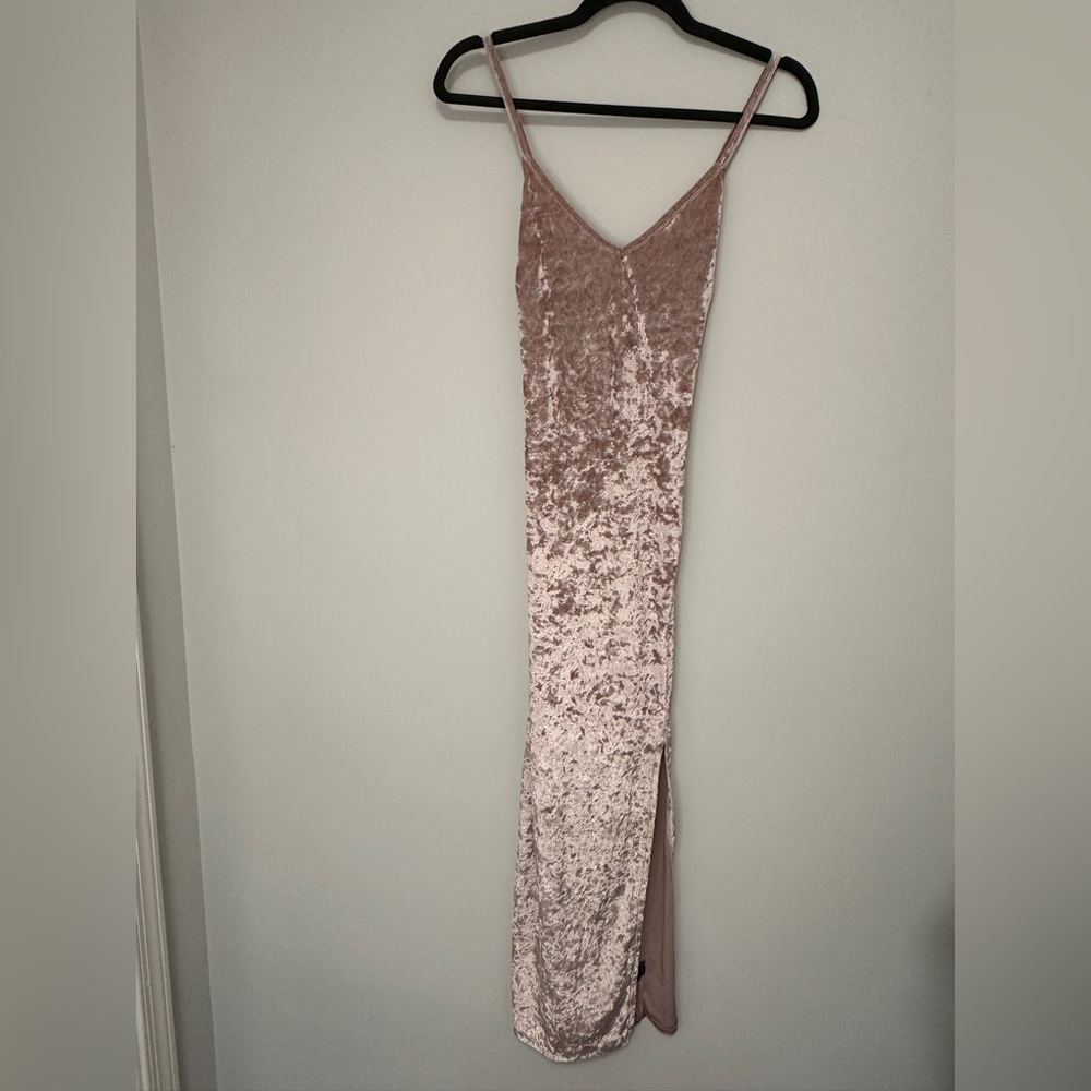 Pink velvet dress with slit